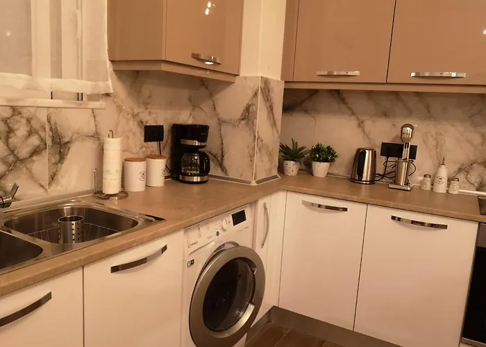 Sunny Holidays Apartment