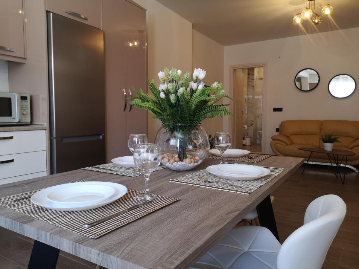 Sunny Holidays Apartment