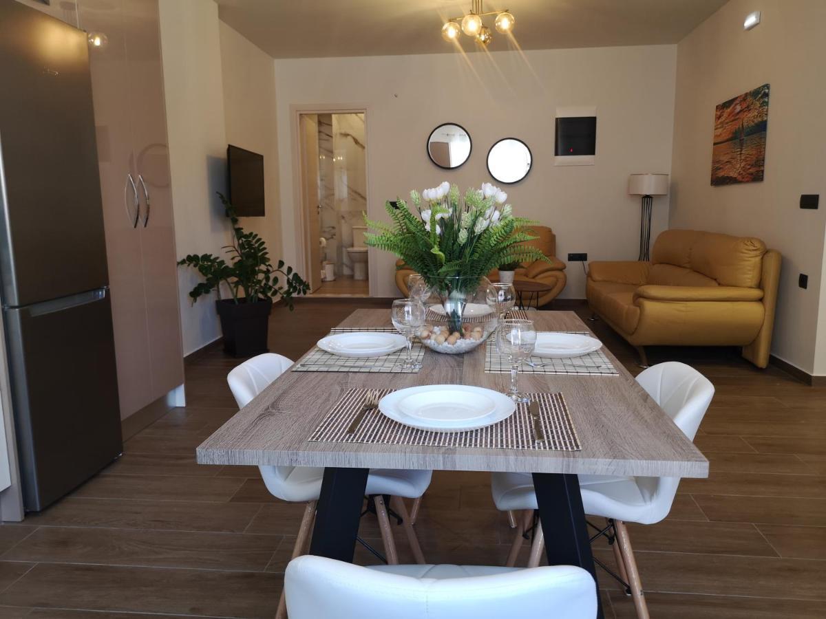 Sunny Holidays Apartment Kremastí