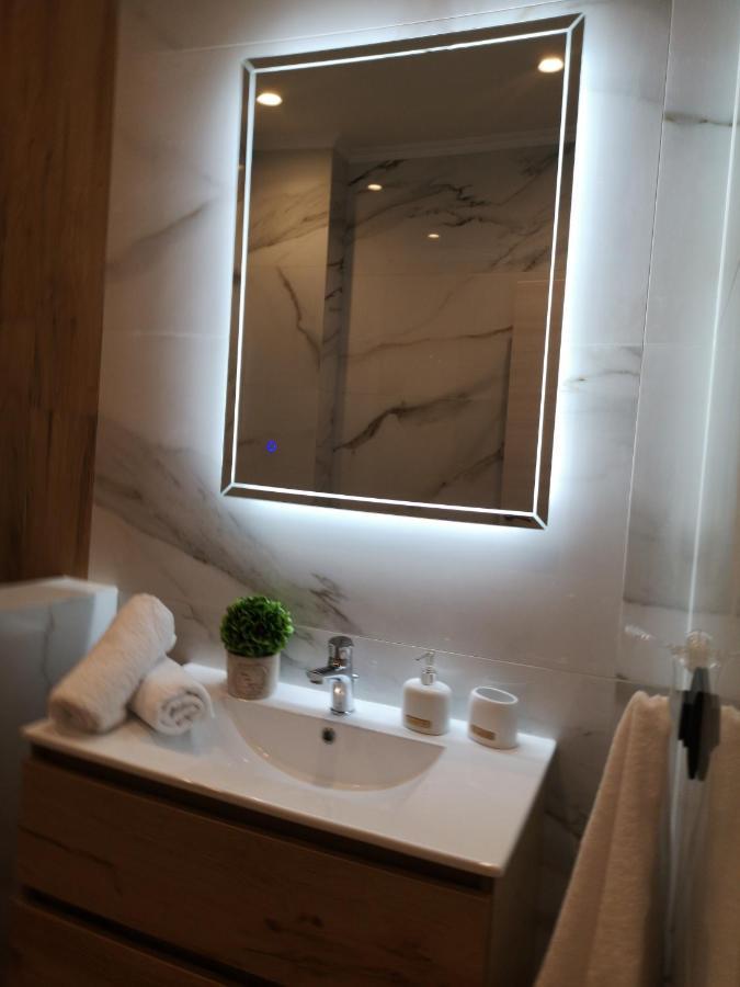 Sunny Holidays Apartment *