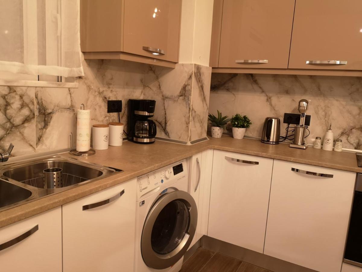 Sunny Holidays Apartment